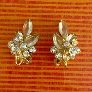Vintage 1950’s rhinestone sparkly clip on earrings. Like new vintage condition.